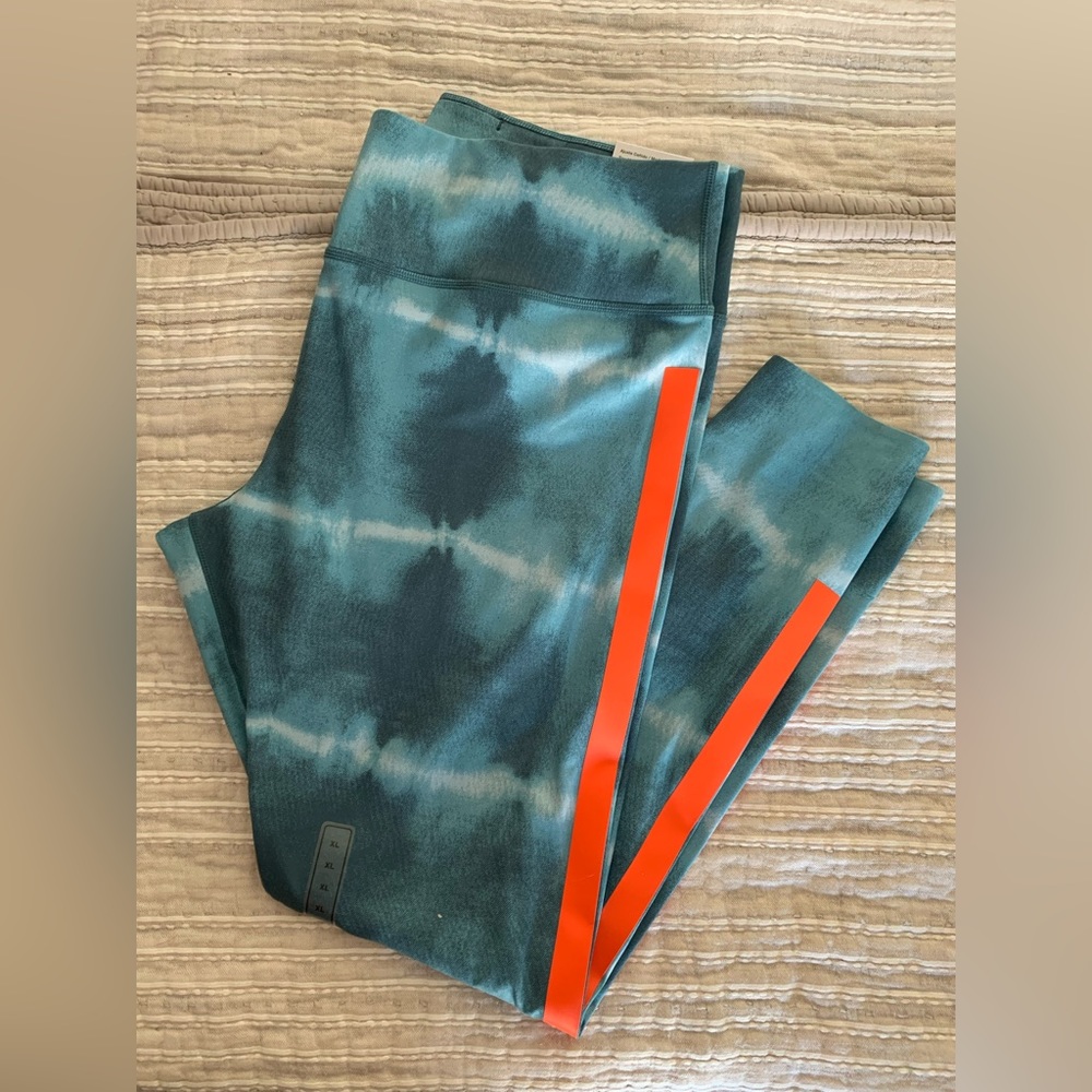 NWT - Nike Women's Dri-FIT One Luxe Mid-Rise Printed Training Leggings